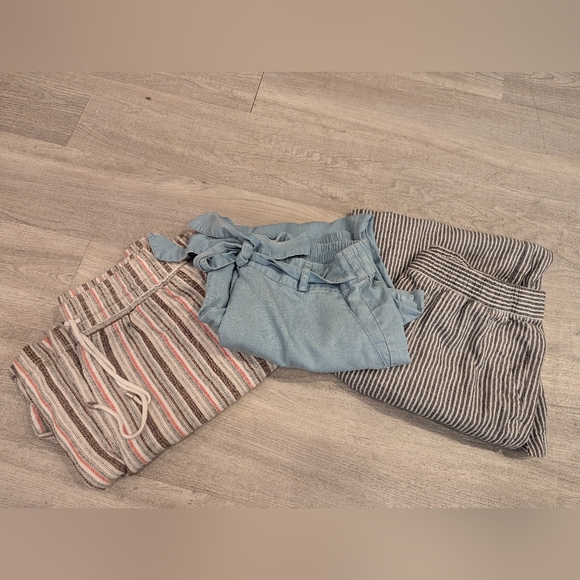 Bundle of M wide leg capris - Picture 16 of 16